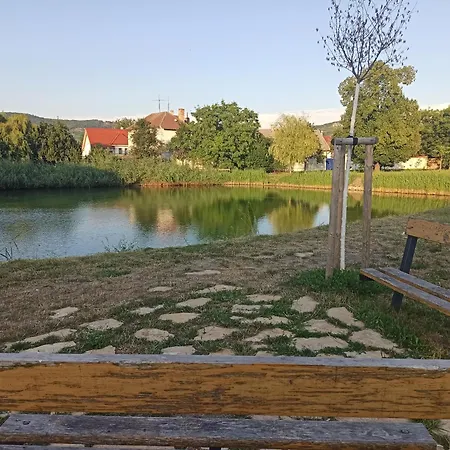 Familly Apartmens Pansiyon Dolní Dunajovice
